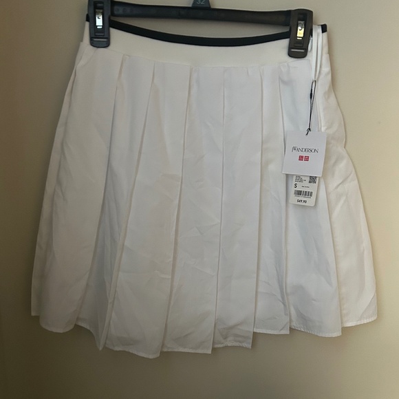 JW Anderson x Uniqlo Pleated Tennis Skirt - Picture 2 of 7